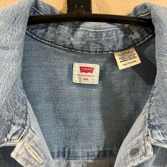 Levi's Light Blue Denim Shirt - Picture 2 of 4